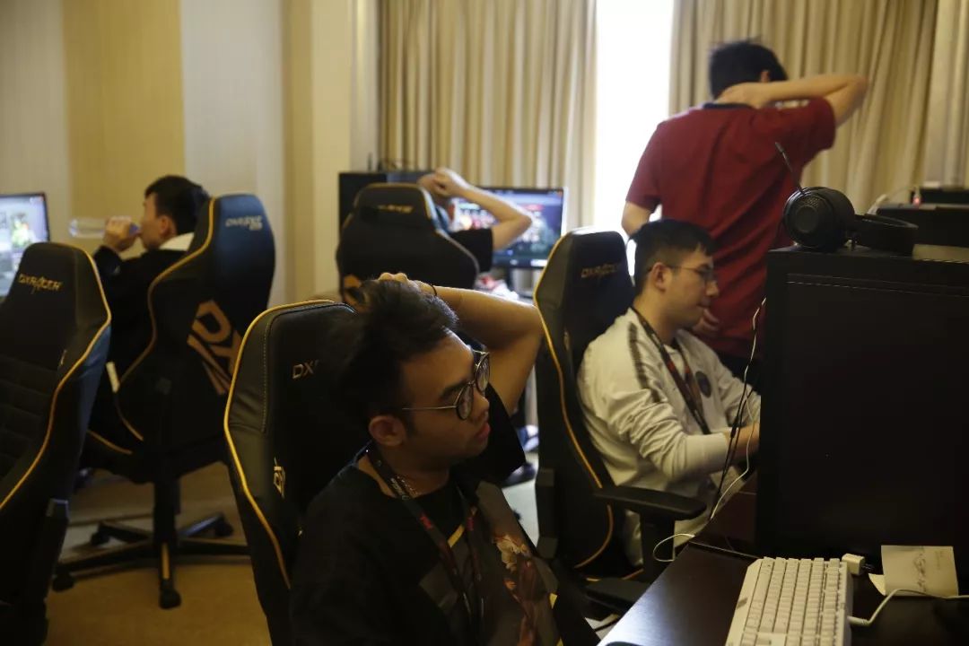 瞳夕解说杯晒照：明年又会是什么样的展开捏