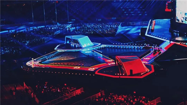 这太不科学了！ Puff 被踢出局，节奏失控。老贼和炮台爆炸，皇家蓝队率先拿到赛点