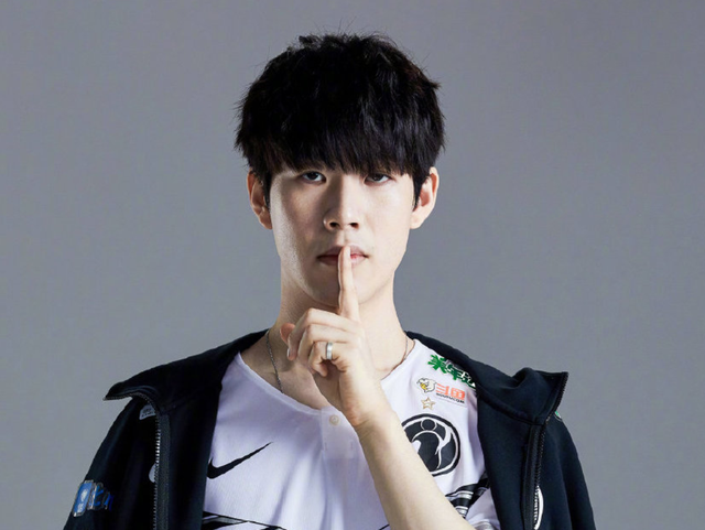 knight：前两次世界赛都比较可惜 而今年想取得圆满成绩