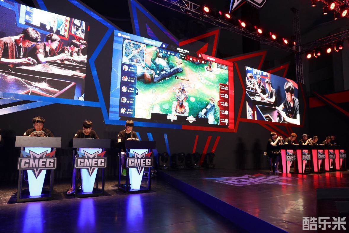 haoye Qianjue 完美发挥，Xiaodongbei Neeko 融化了 Puff + heart，皇家蓝队赢得了第一场比赛