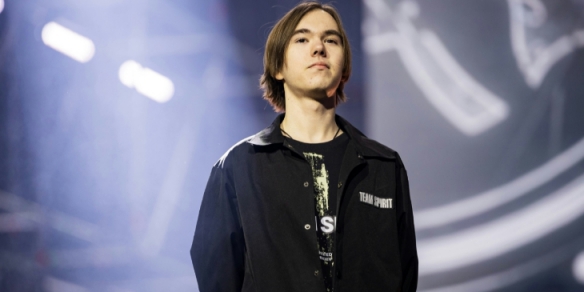 EDG加冕世界冠军，成为LPL第三个全球总决赛冠军