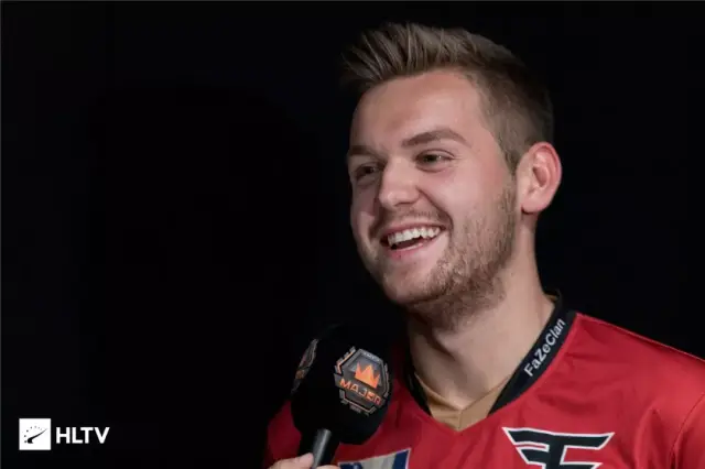 今日，LCS赛区的FLY战队官宣了前KT中单选手VicLa的加入，在2022LCK夏季赛VicLa获得了年度最佳新秀的荣誉。